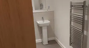 Ensuite Double Bedroom, Live in landlord - Image 5