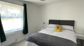 Quiet and Central, Modern Bungalow - Image 3