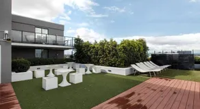 Stylish Condo Apartment with Stunning Rooftop Views & Pool, Gym and Hot Tubs by Peppy Beach Retreats - Image 5