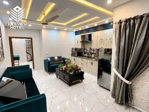 Luxury One Bed Apartment - Image 3