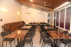 YK's Villa -7bhk with conference hall & pool - Image 4
