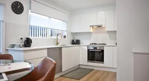 Entire home in Cranbourne West - Image 3