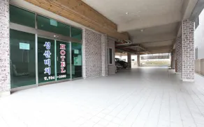 Seogwipo (Seongsan) Beach Hotel - Image 5
