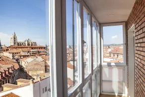 The View - Apartamento reformado con vistas a la Catedral by leonapartamentos - Image 4