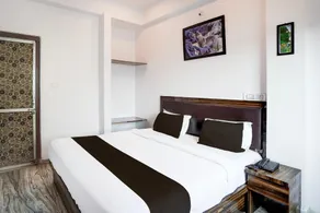 Hotel O Signature Town - Image 2
