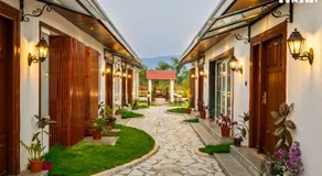 The Five Oaks by StayVista - Mountain View & Private Pool - Image 4