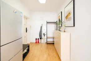 People's Square, 4 Bedrooms, 2 Baths, Nanjing Road, Yu Garden - Image 3
