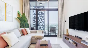 Great Fully Equipped 1BDR Apartment in Masdar for 4 Pax - Image 2