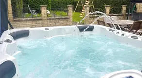 Green Haven Villa - 4BR Spacious House with Hot tub, Ample Parking, Air Condition, WIFI, Netflix, Patio & Garden - Image 4