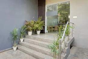 Townhouse Hotel Sec- 54 Golf Course Road - Image 4