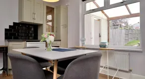 London Road Villa - Free Netflix, Private Parking, WiFi & Private Garden - Image 5