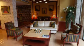 Midtown Hotel & Suites - Image 5