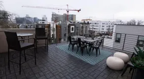 Great Location, Large Home - Roof Deck, Walk to Ni - Image 3