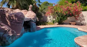 Little Paradise in Las Vegas with pool - Image 3