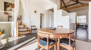 Smith Street Studio - Trendy Inner-city Balcony Stay - Image 3