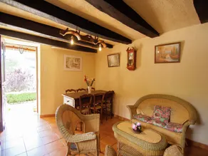 Lakeside Cottage Roziers Retreat - Image 5