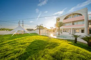 Honey Vacation Manor - Image 2