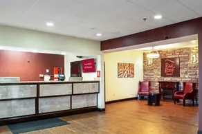 Red Roof Inn & Suites Middletown - Franklin - Image 4