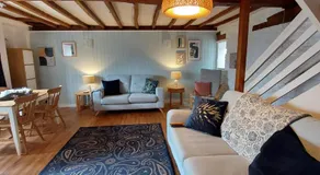 Whitewells Farm Cottages - 7 exceptionally well appointed pet friendly barn conversions set in 10 acres of gardens, fields and woodland suitable from 2 to 24 people with breathtaking views towards the Malvern Hills, Herefordshire and Worcestershire - Image 2