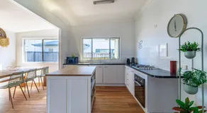 Beachside Cottage - Image 4
