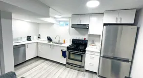 Hamilton Chic Retreat - Cozy Winter Getaway - Image 3