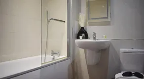 Cosy two bedroom in Romford - Image 2