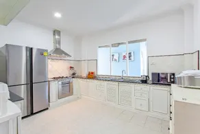 The Outback Villa 4BR Sleeps 12 w/Pool & Garden - Image 2