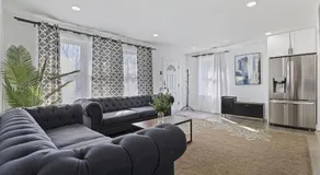 Modern Home Near Rosemont Allstate Arena O'Hare home - Image 2