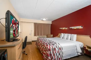 Red Roof Inn Detroit - Dearborn/Greenfield Village - Image 2
