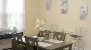 Charming 1 BR Apt 6 miles from Downtown! - Image 3