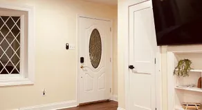 Newly renovated charming home with parking - Image 4