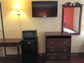 Executive Inn Pine Bluff - Image 3