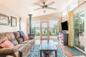 Wolf Beach Cottage by Avantstay Harbor Views - Image 4