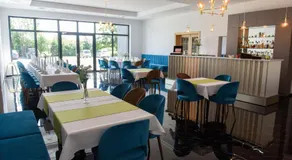 HOTEL Art Cafe - Image 4
