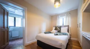 Stylish Chalet Oranmore Galway Sleeps 5 - Image 5