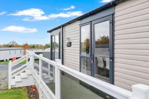 Spacious 2BR in Seton Sands | Free Parking | Pool - Image 5