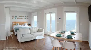 Vila Mariña. Casa marinera con terraza sobre el mar en Caión - Image 2