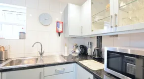Beech Apartment - Image 5