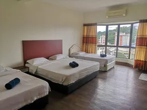Marina Court Luxury Penthouse - Image 4