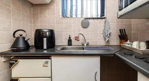 210 Guest - Image 4