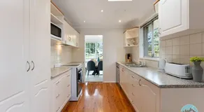 Aircabin Marayong Convenient 3 Beds House - Image 4