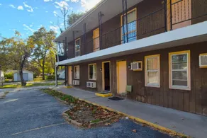 Sycamore Motel - Image 4