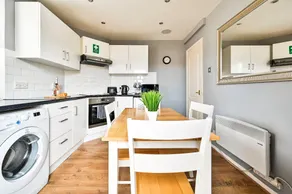 Modern 1-Bed Retreat, sleeps 5 - West Ham 47 E15 - Image 5