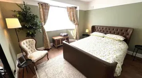 Spacious 3 bed APT sleeps 5 near Bournemouth Beach - Image 2
