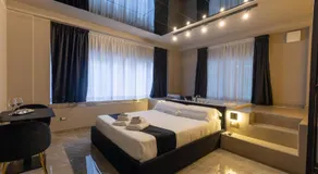 Maximum Exclusive Suite & Spa - Image 2