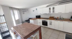 Terrasse vue piscine et apercu mer pour 4 personnes avec garage - Image 5