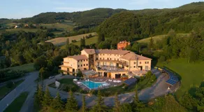 Falcon Hotel - Image 2