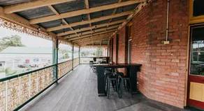 Holmesville Hotel - Image 4