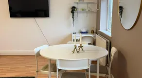 The Cotton Mill Hideaway - One Bedroom Apartment - Free Parking near Etihad Stadium & CoOp Live - Image 3