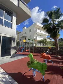 Serene Hillside Residence - Image 5
